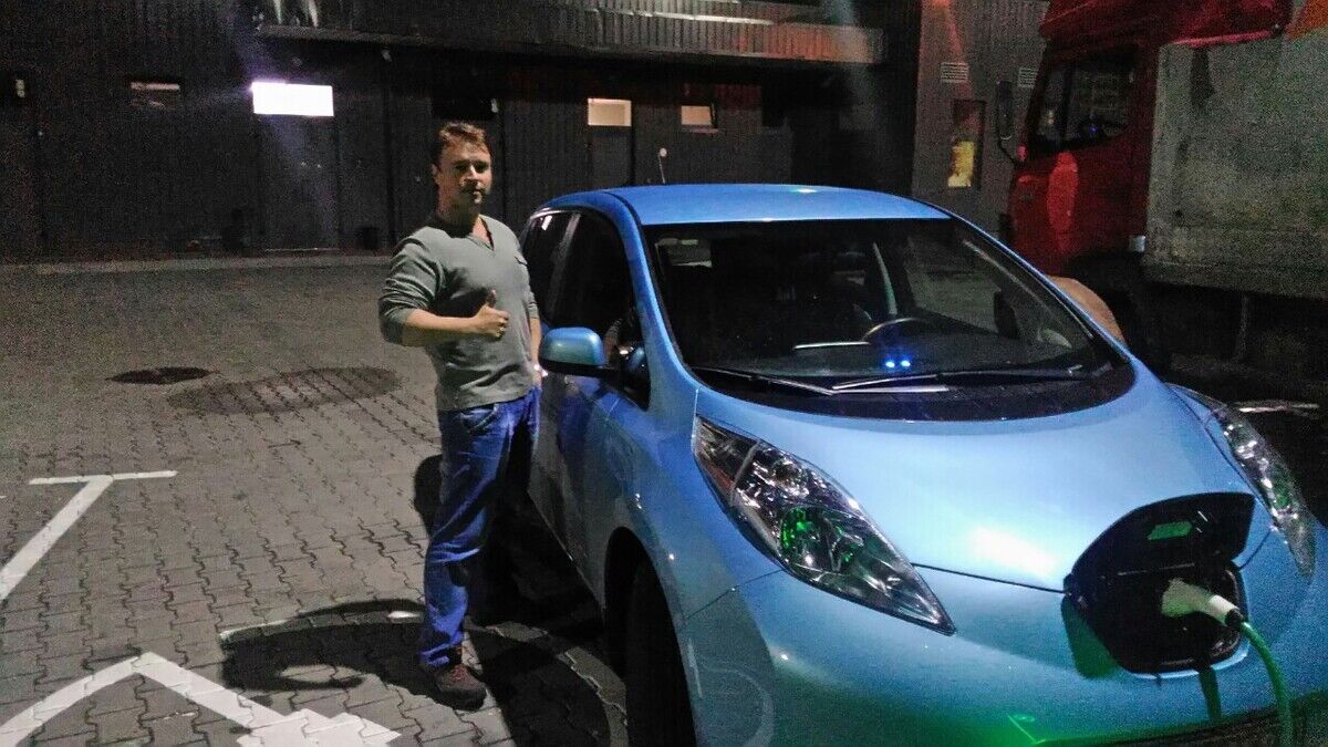  ,   Nik, 38 ,   ,   