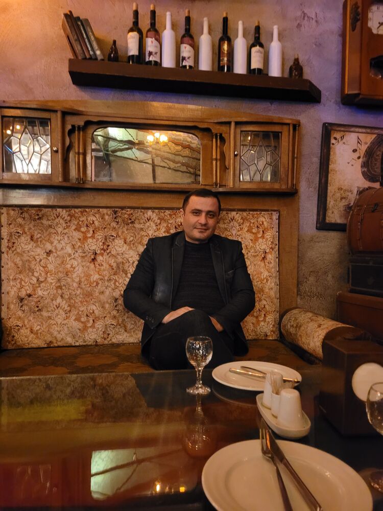  30578389  Dato, 41 ,    