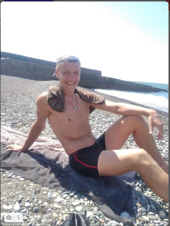 44529049  Artem, 31 ,    