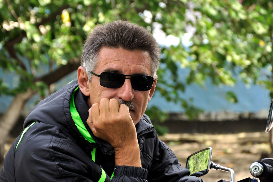  ,   Viktor, 65 ,   ,   , c 