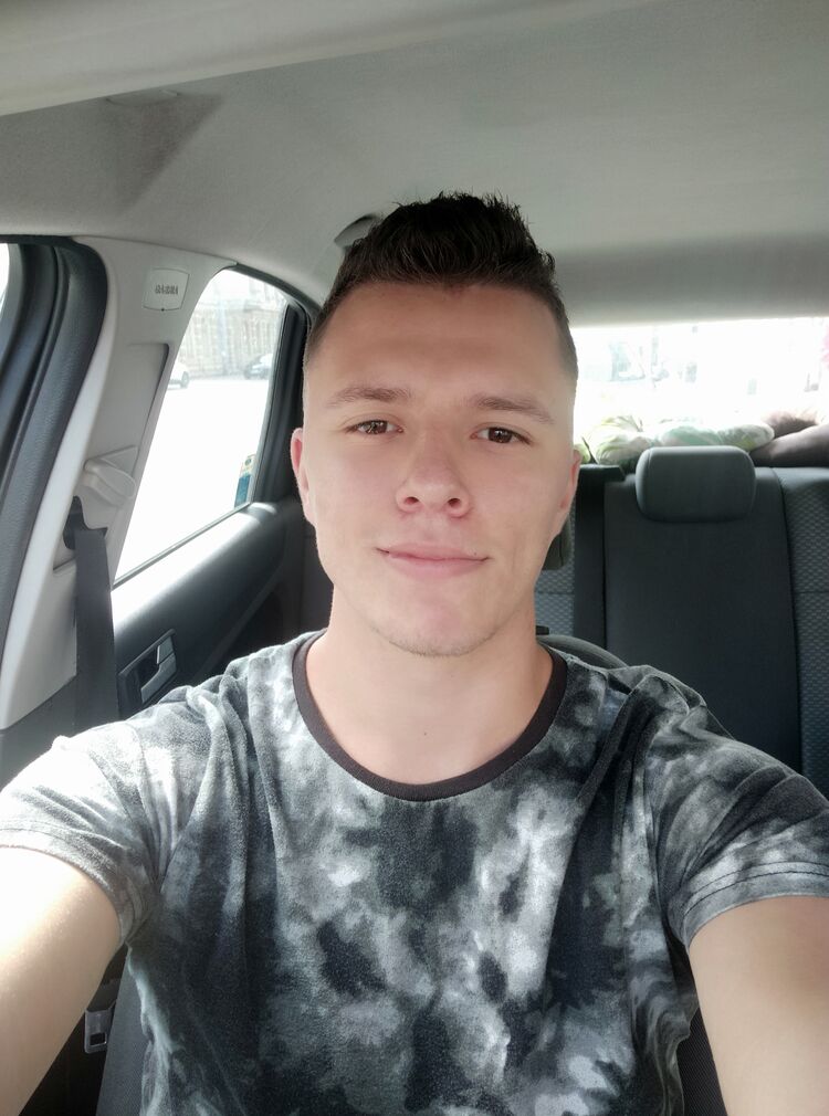  23749319  Ivan, 27 ,     