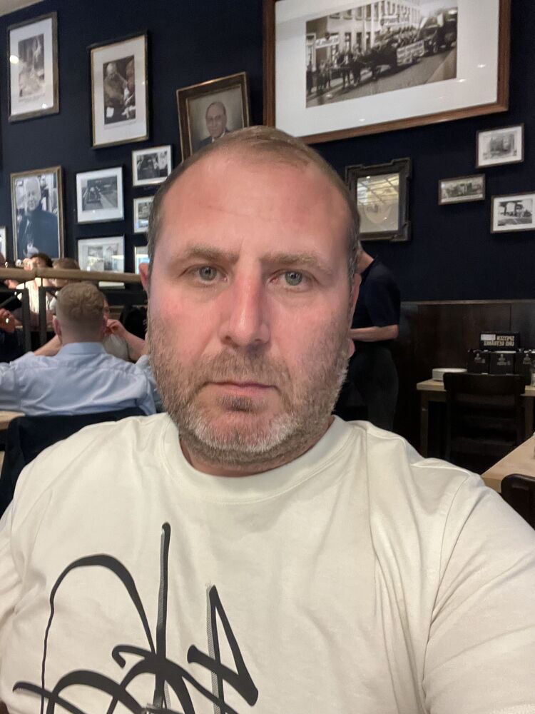  51887749  Viktor, 42 ,    