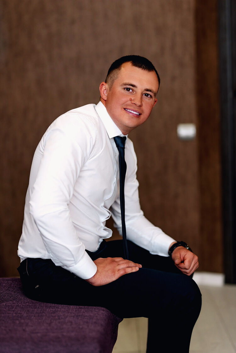  12921789  Artem, 34 ,    