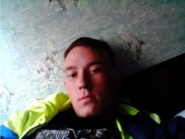  48332049  Alexander, 26 ,    