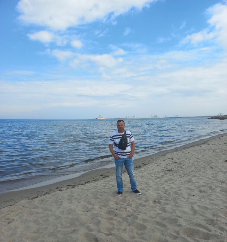  52302349  IVAN, 43 ,    