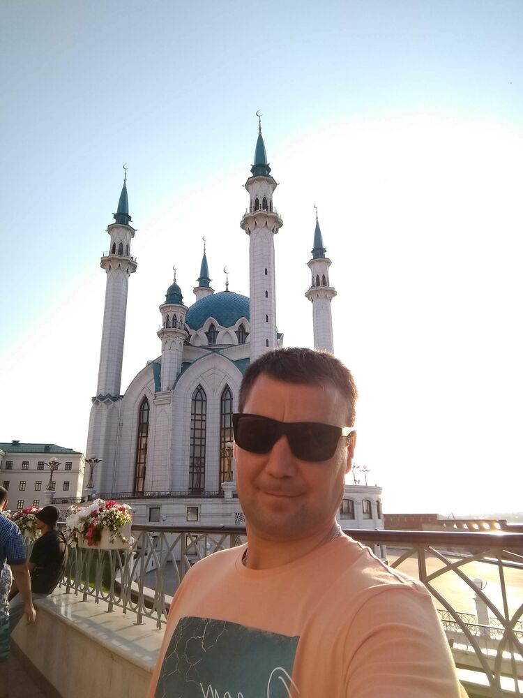 ,   Rafael, 41 ,   ,   , c 