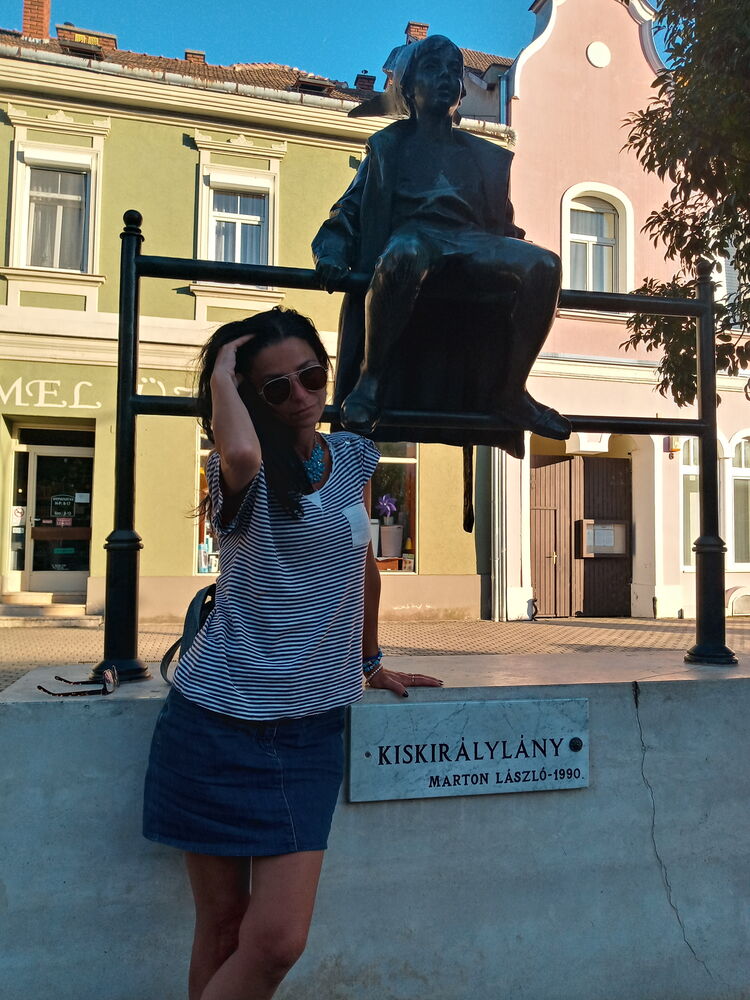  22609909  Julja, 49 ,    