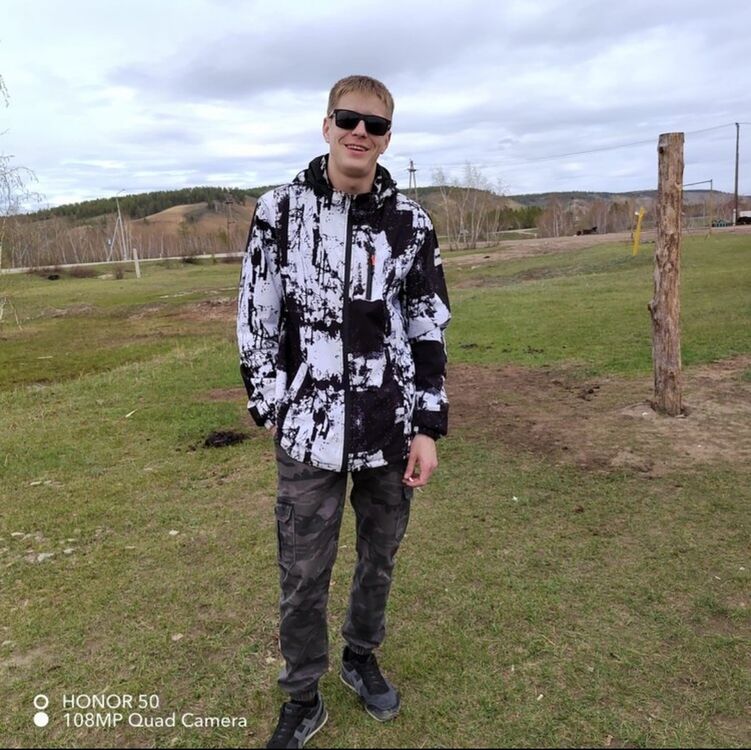  47572609  Konstantin, 28 ,    
