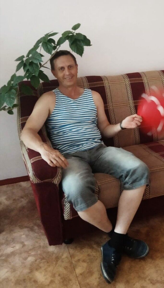  17984959  Alex, 49 ,    