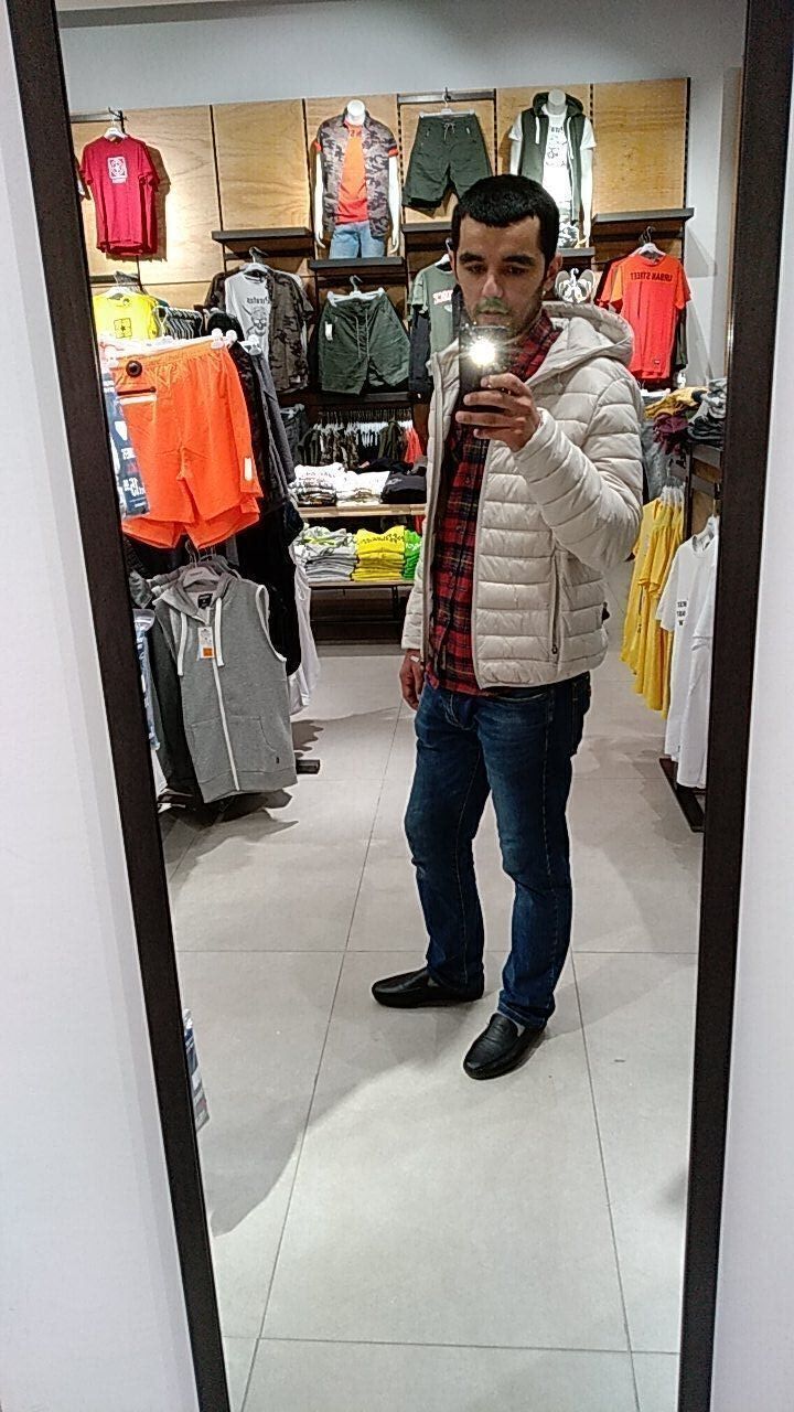  52307919  Feruz, 33 ,    