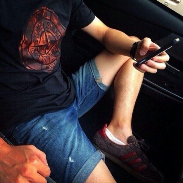  ,   Isak, 32 ,   