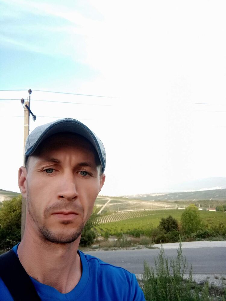  52648249  Slava, 42 ,    