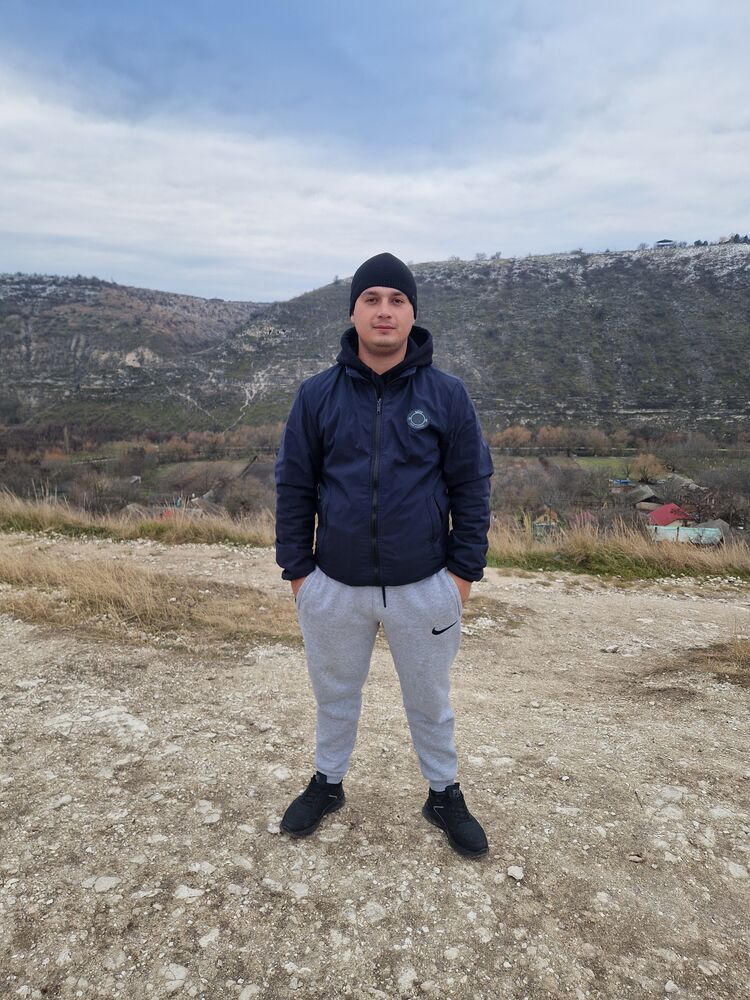  48822259  Petru, 30 ,    