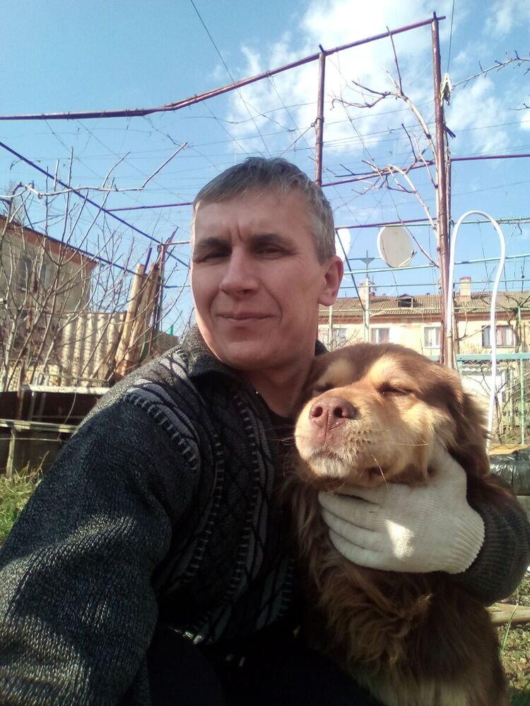  20059429  Viktor, 53 ,    