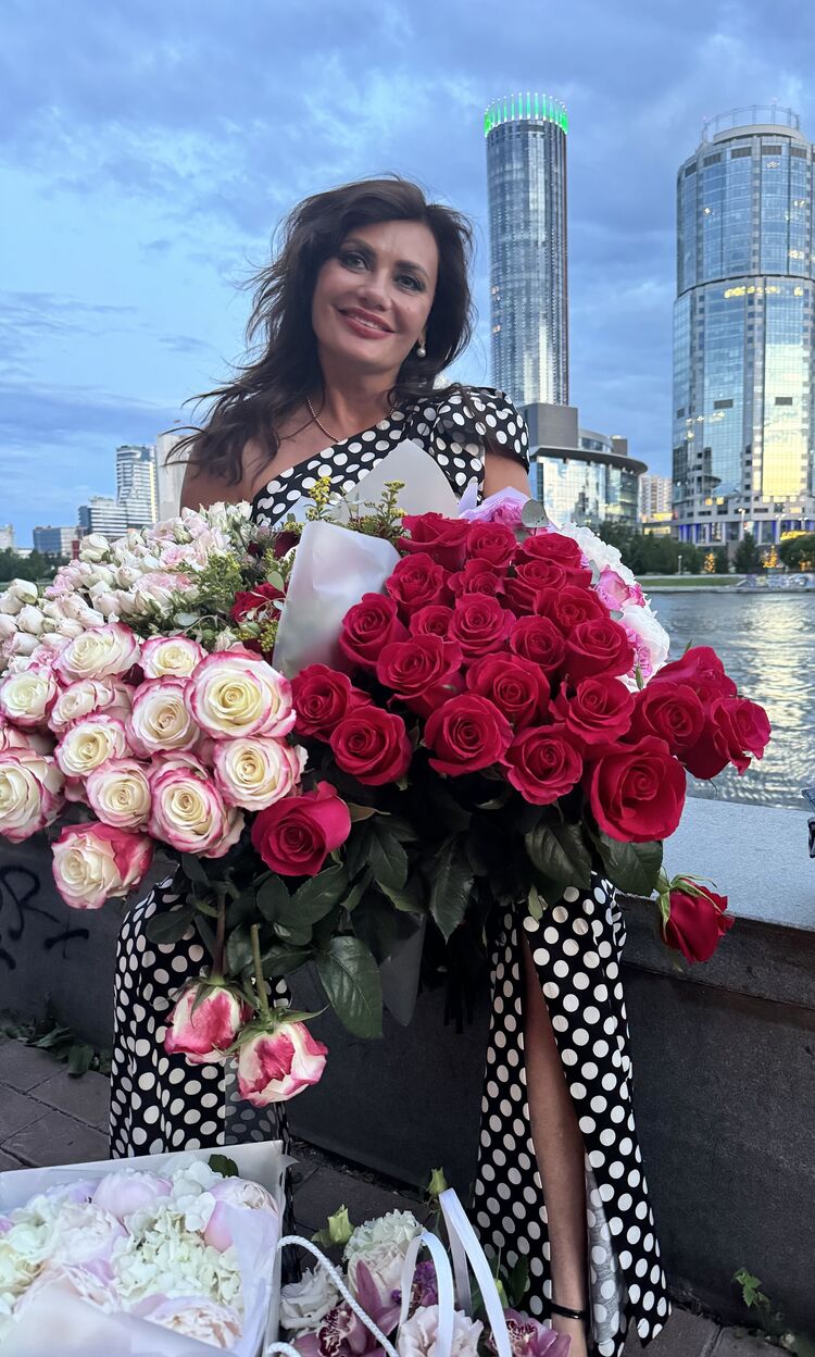  ,   Elena, 54 ,   c 