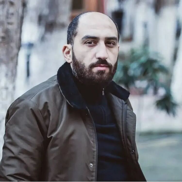  49846949  Ozkan, 36 ,    