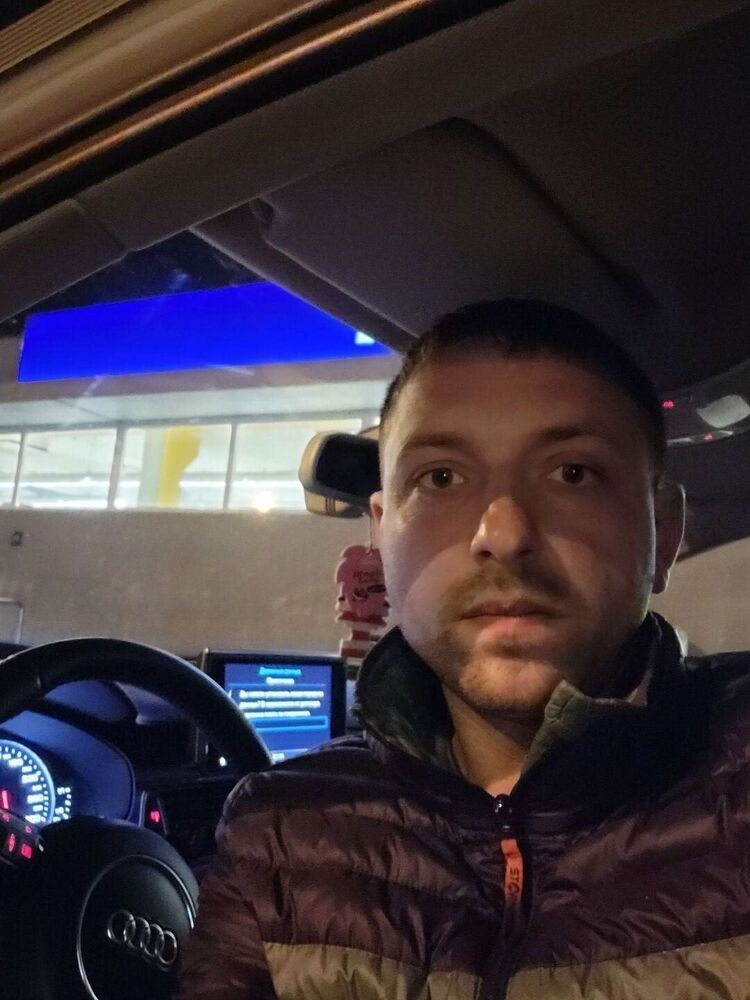  29536389  Aleksandrs, 38 ,    