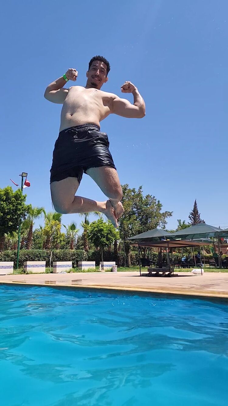  38666569  Moslim, 24 ,    