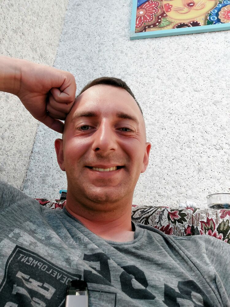  44256739  Roman, 31 ,    