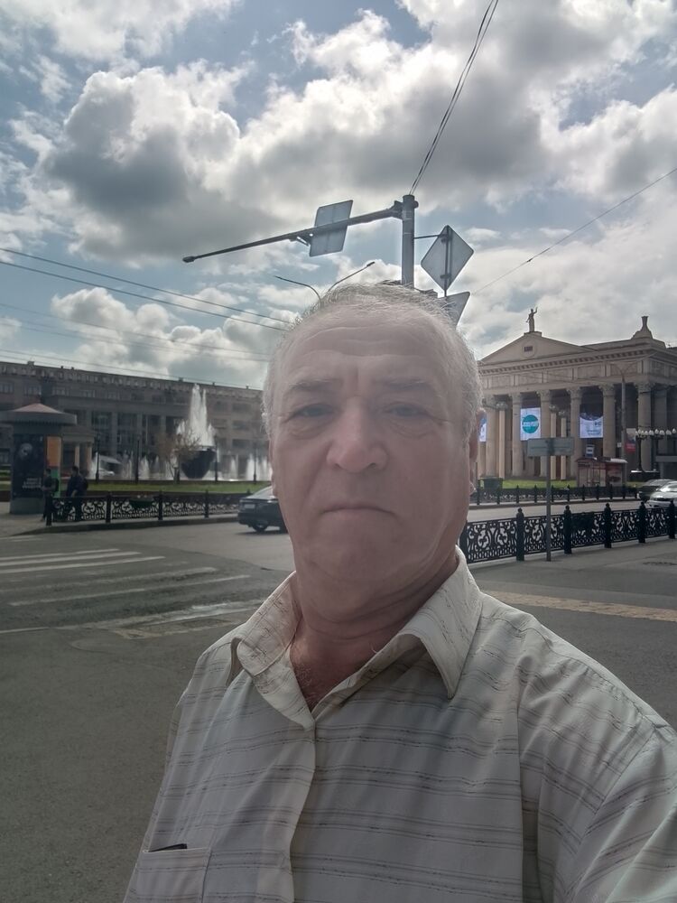  43838579  Samsidin, 63 ,    