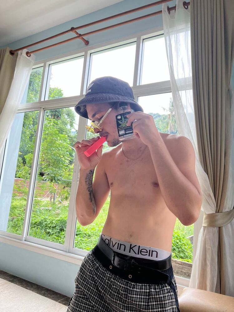  39612559  Vlad, 23 ,    