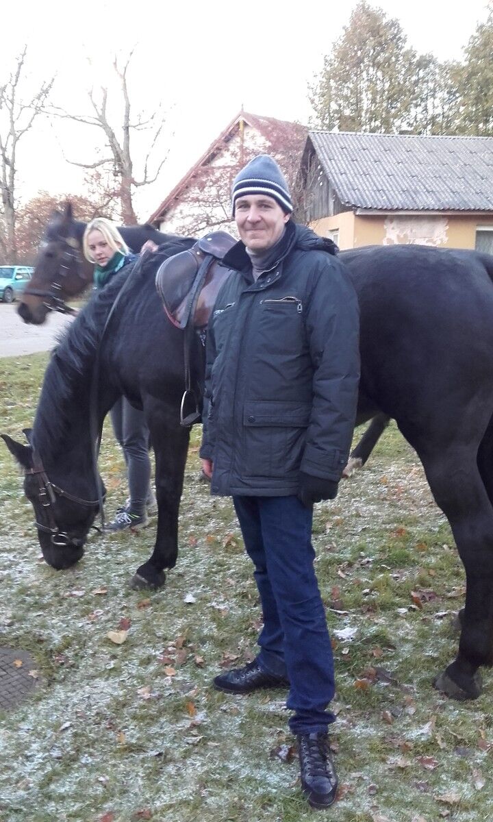  8319609  Dmitrij, 55 ,    