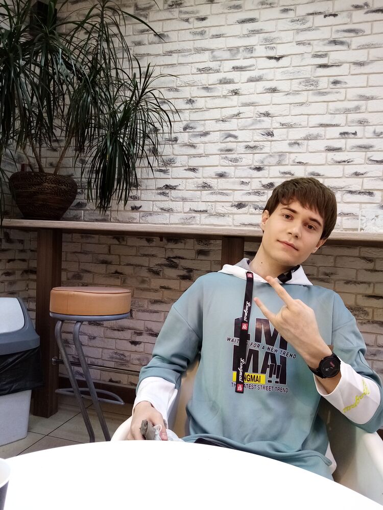  36375279  Denis, 24 ,     