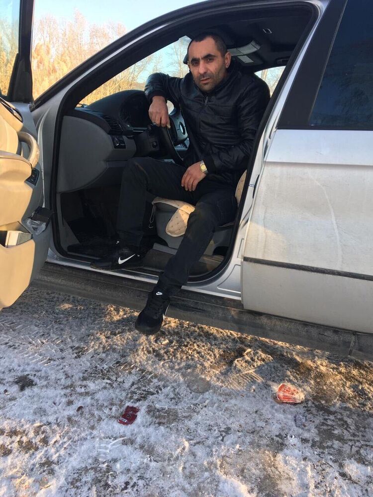  40673109  Levon, 44 ,    