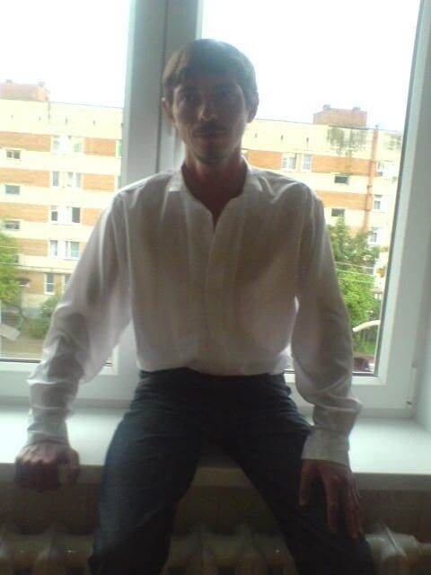  15155789  Artur, 44 ,    --