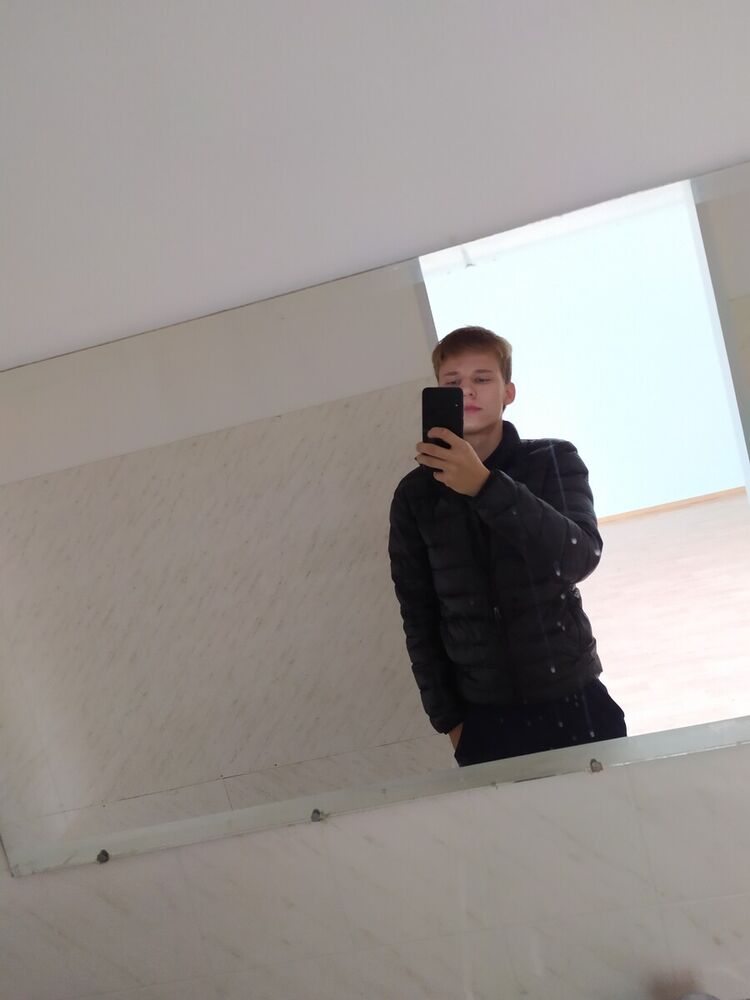  20342069  Artur, 25 ,    