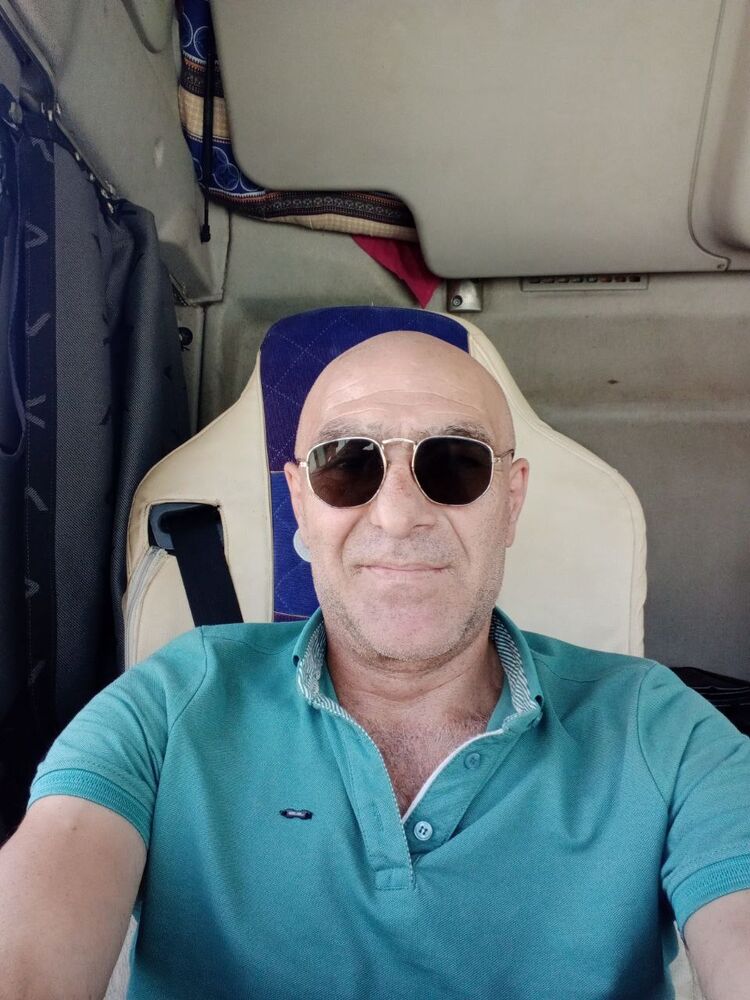  36971449  , 52 ,    