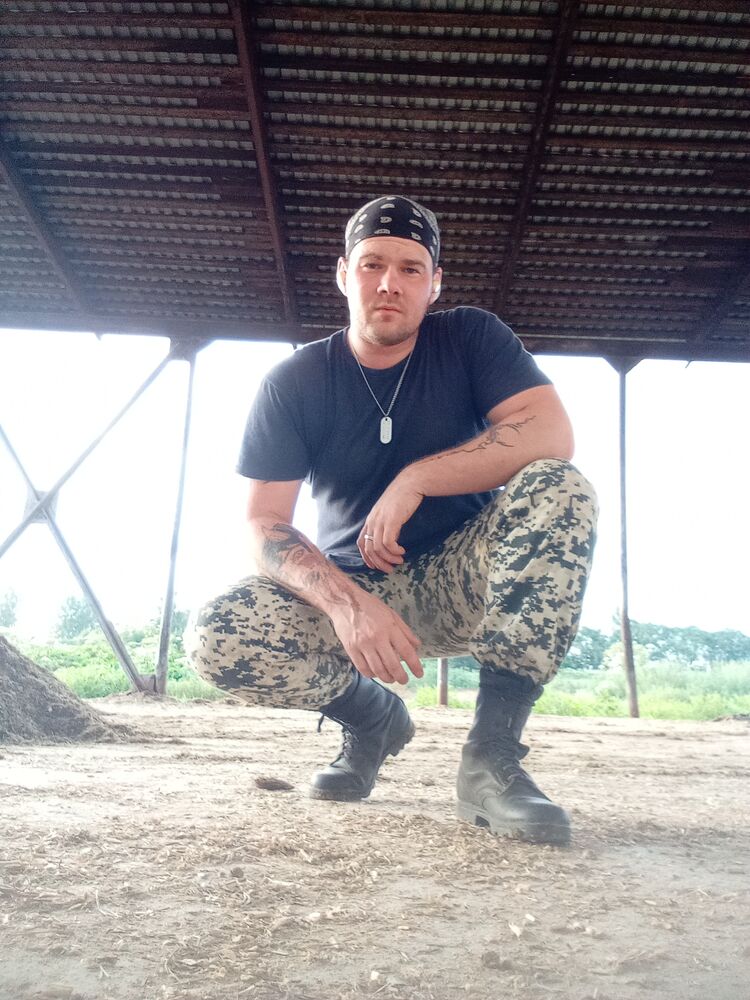  ,   Sasha, 26 ,   c 
