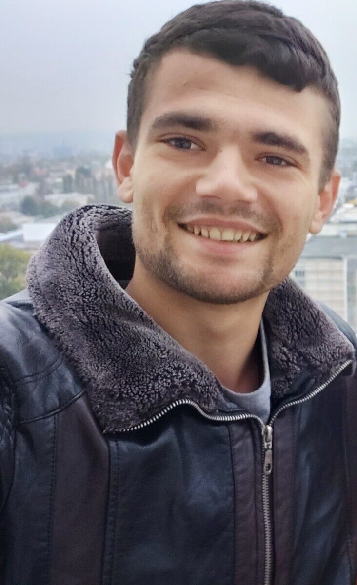  22309469  Andrei, 28 ,    
