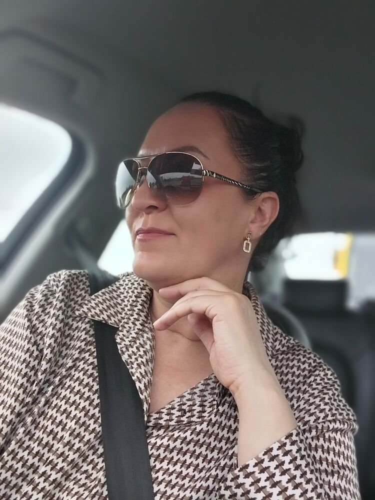  48570999  Milanna, 44 ,    