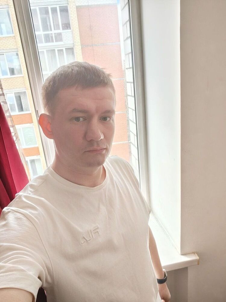  51418259  Roman, 31 ,    