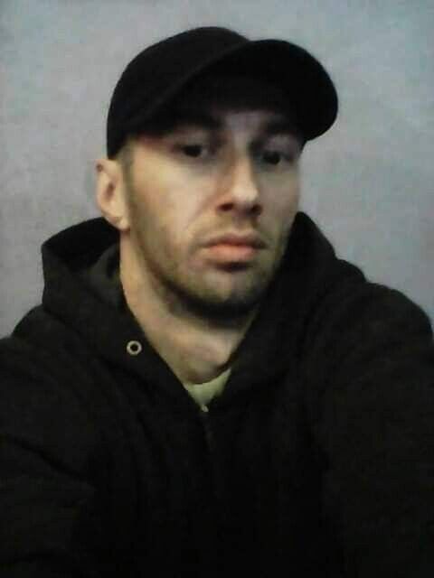  21399459  Taras, 44 ,    