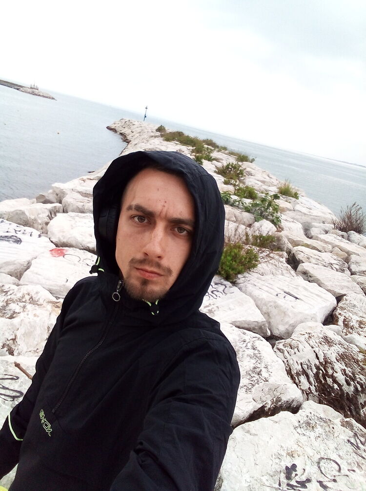  21251049  Aleksandr, 30 ,    Battipaglia