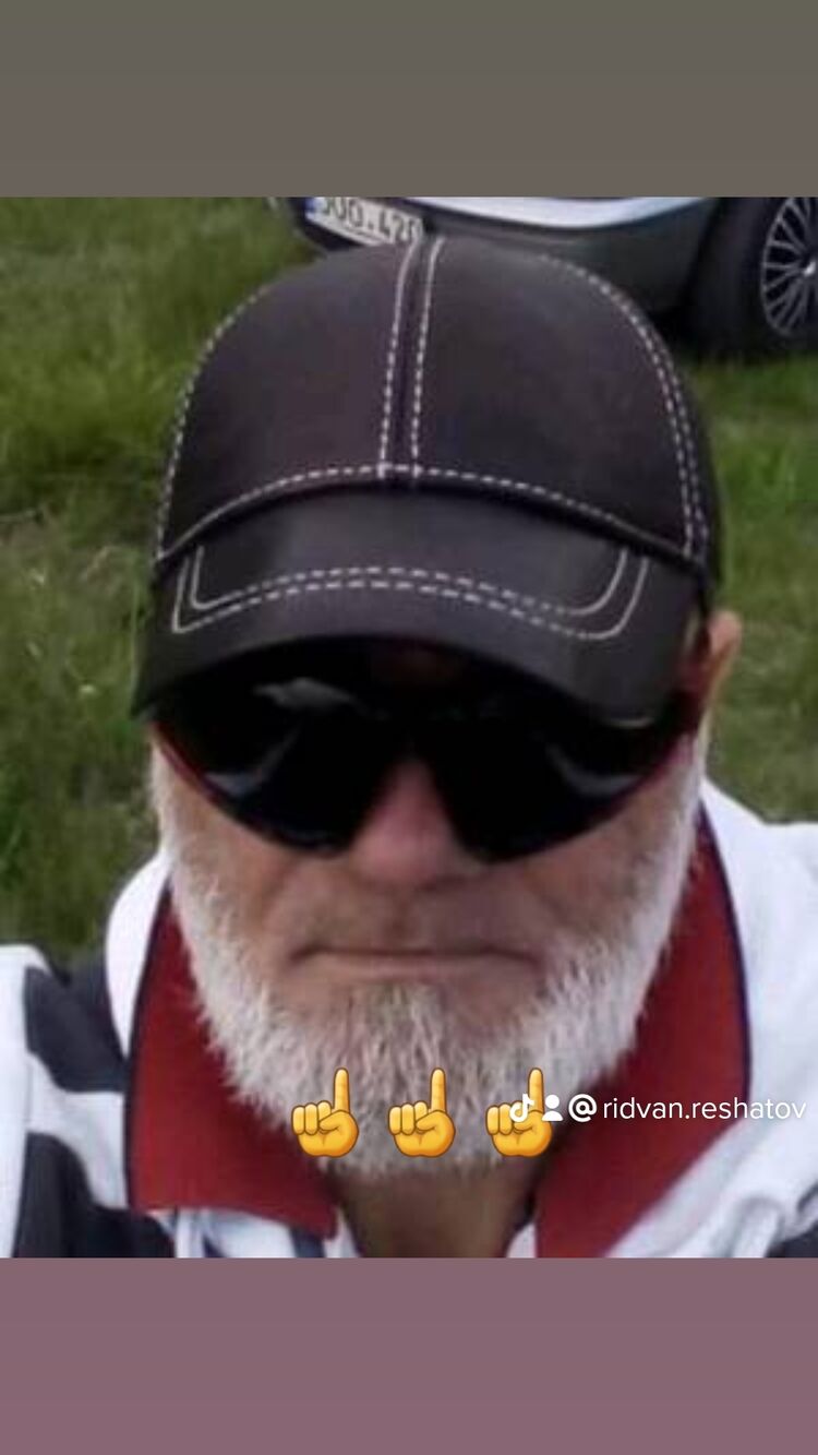  44135069  Ridik, 52 ,    