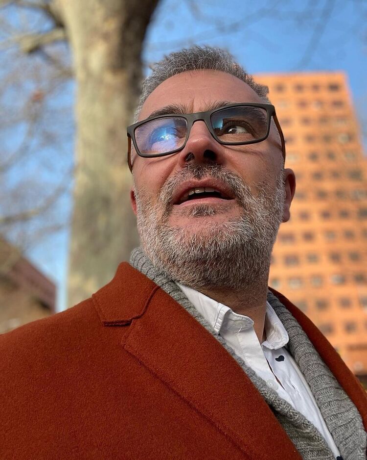  46886989  James La, 46 ,    San Pedro