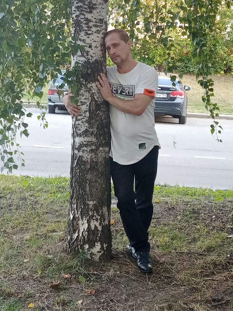  39321459  Sergei, 44 ,    