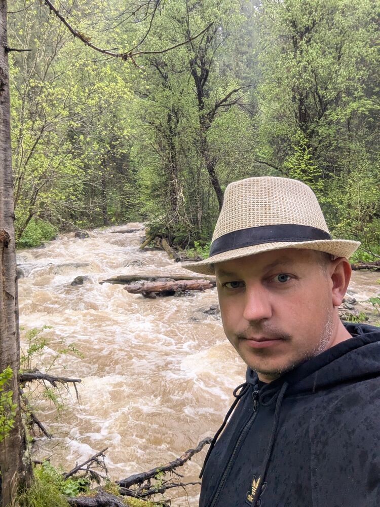  53824619  Viktor, 37 ,    