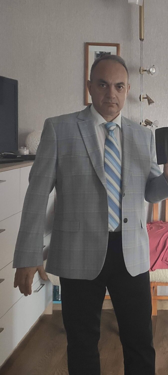  41279419  Henryk, 48 ,    