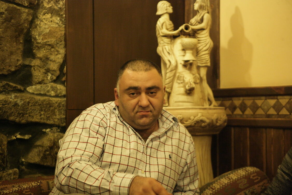  ,   Mika, 48 ,   ,   , c 