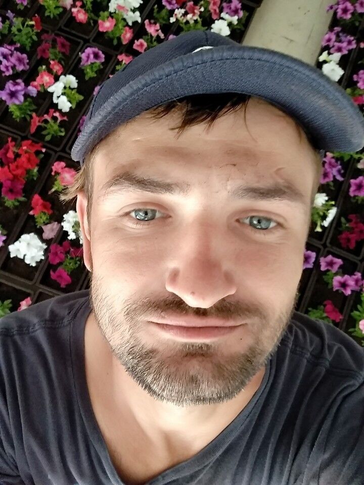  16743589  Denis, 40 ,    