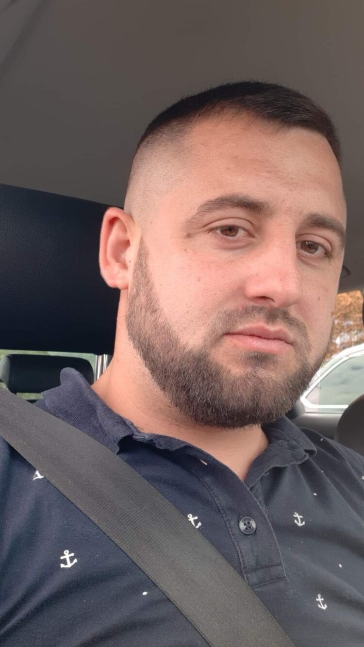  29694329  Vanai, 31 ,    Prosek