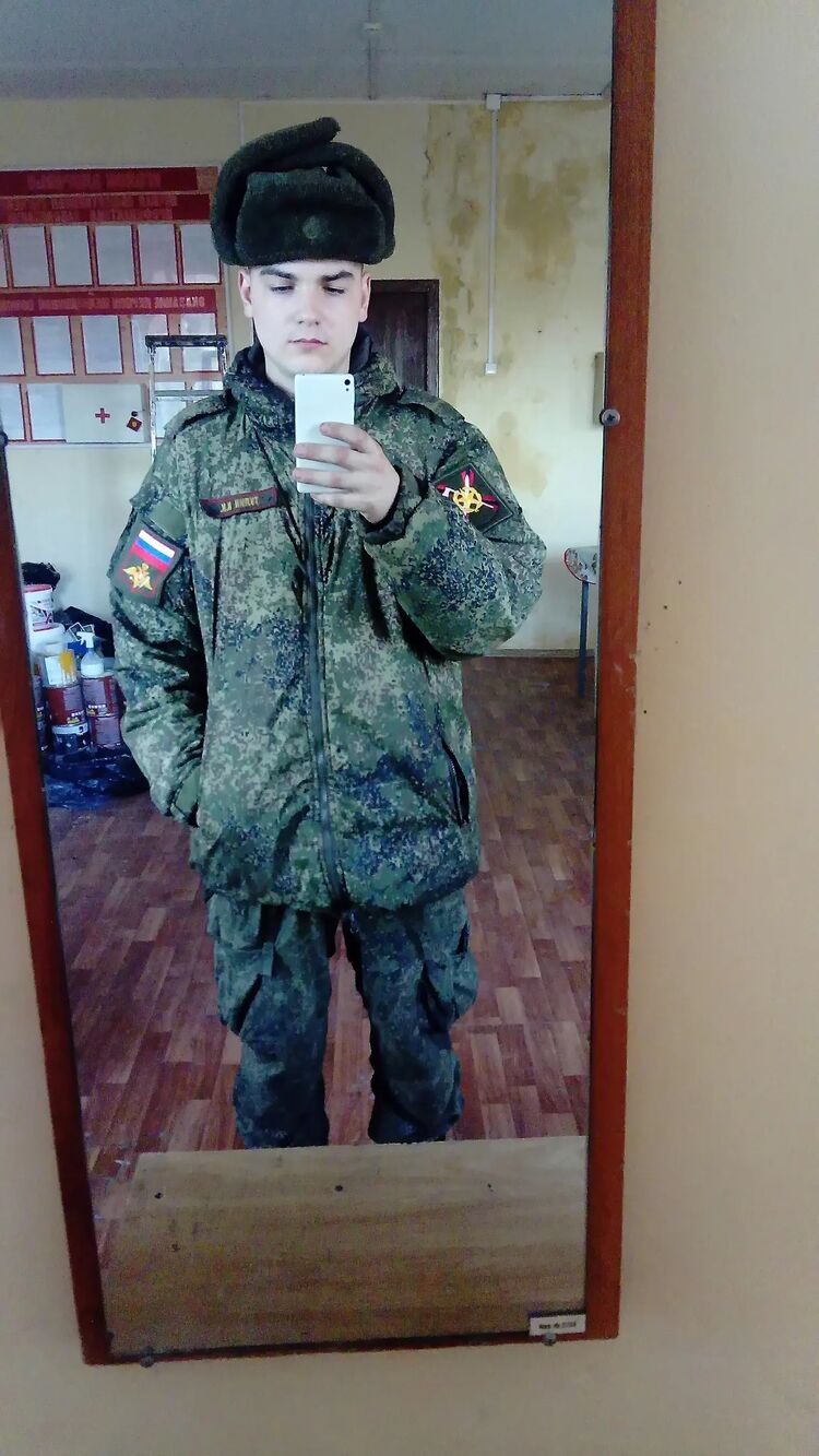  27623869  Konstantin, 26 ,    