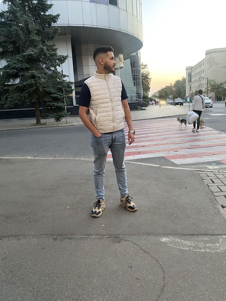  ,   Yassine, 25 ,   ,   