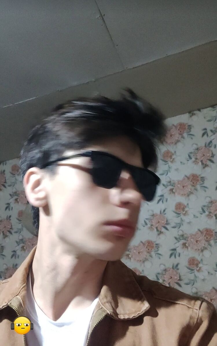  44698739  Maks, 23 ,    