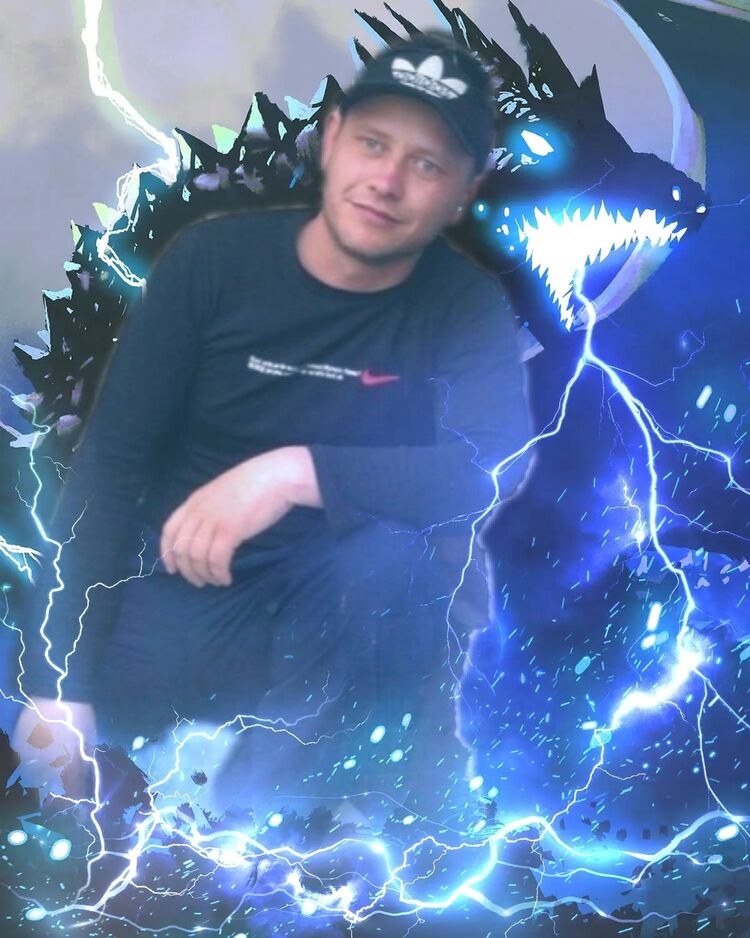  42331789  Viktor, 40 ,    