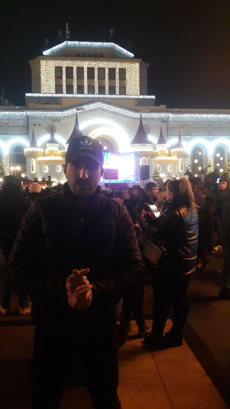  32350559  Narek, 37 ,    